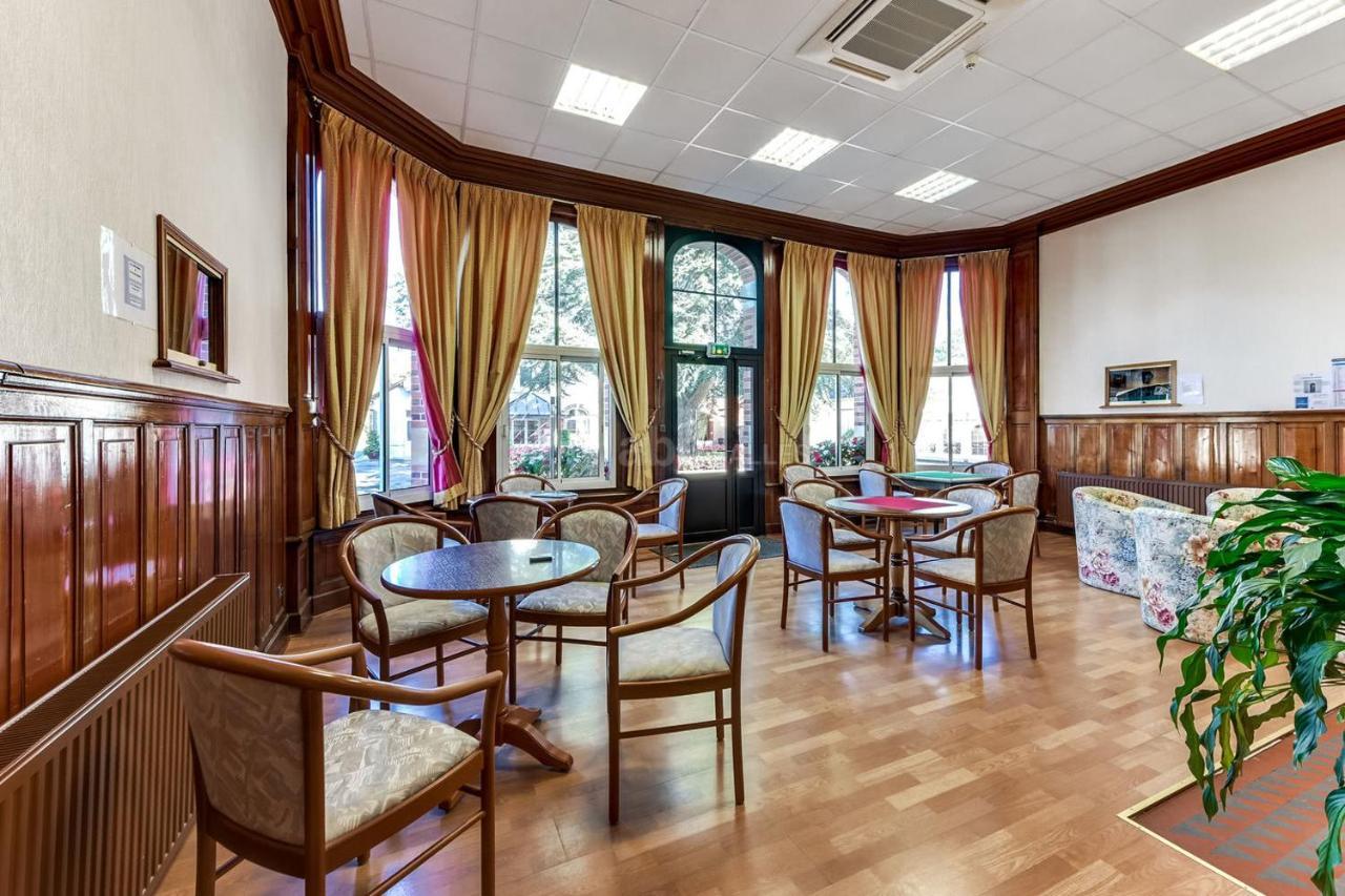 Hotel-Restaurant Domaine De La Grande Garenne Neuvy-sur-Barangeon ภายนอก รูปภาพ