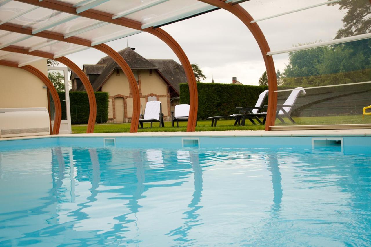 Hotel-Restaurant Domaine De La Grande Garenne Neuvy-sur-Barangeon ภายนอก รูปภาพ