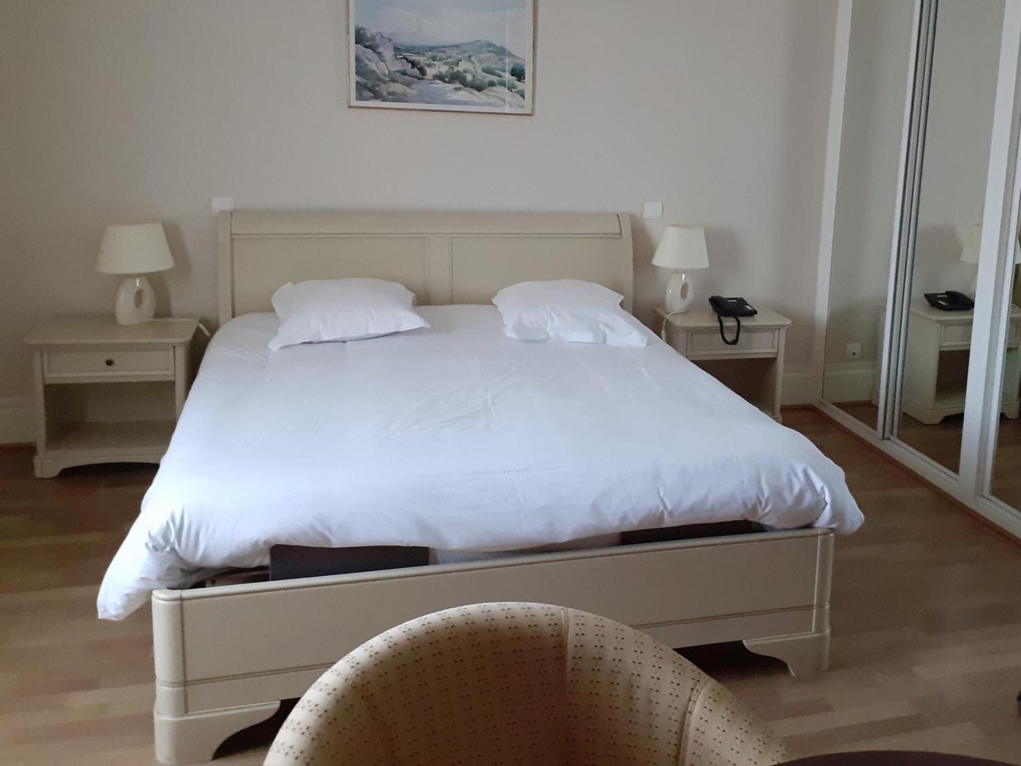 Hotel-Restaurant Domaine De La Grande Garenne Neuvy-sur-Barangeon ภายนอก รูปภาพ