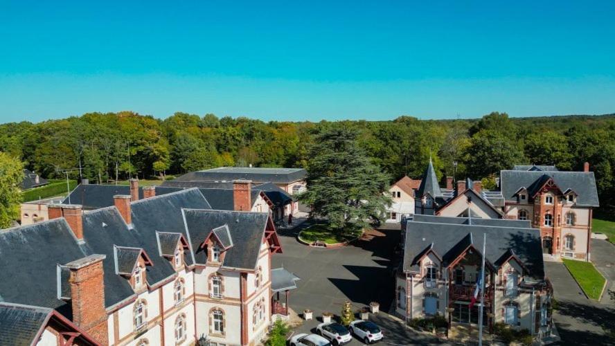 Hotel-Restaurant Domaine De La Grande Garenne Neuvy-sur-Barangeon ภายนอก รูปภาพ
