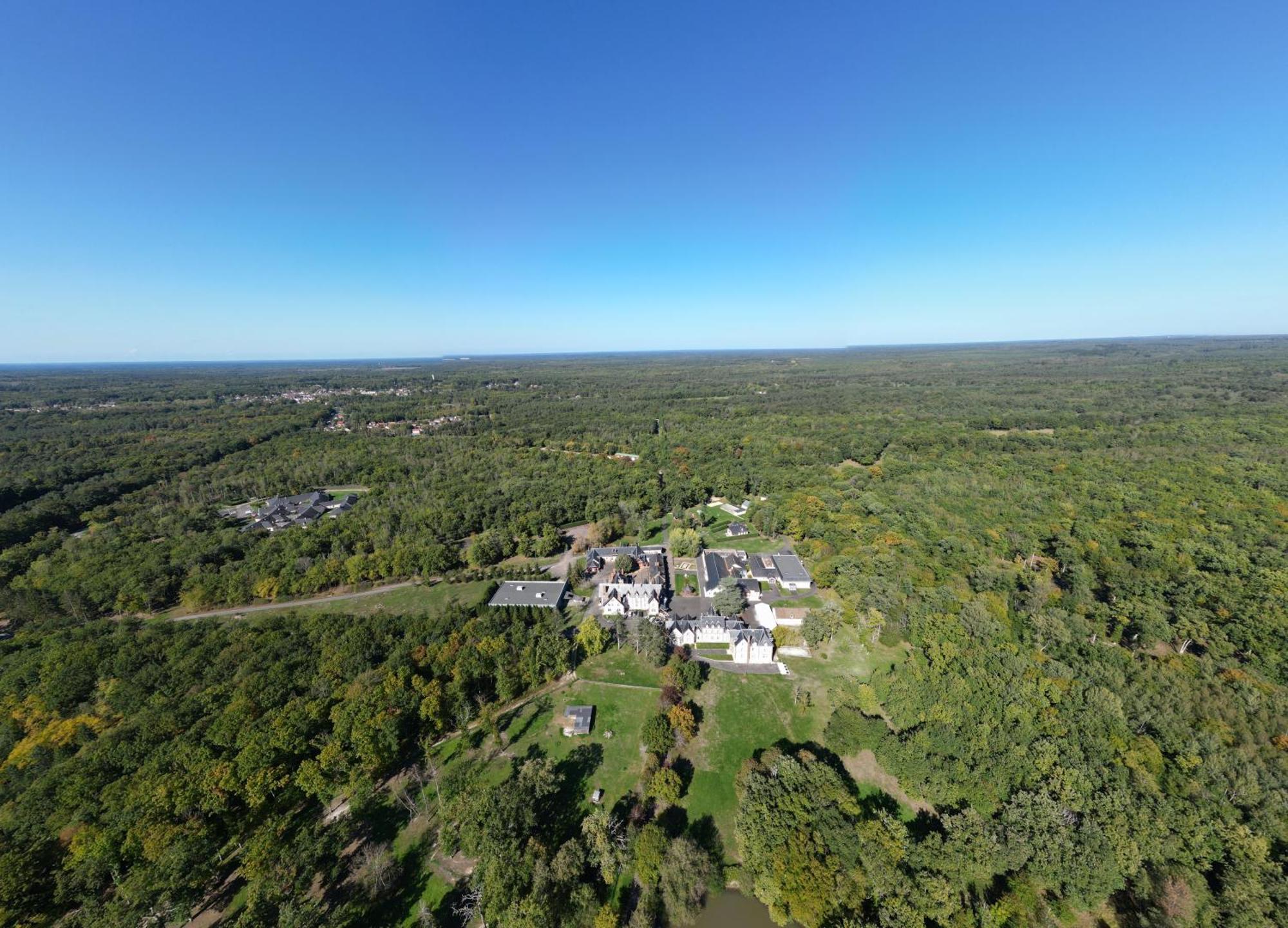 Hotel-Restaurant Domaine De La Grande Garenne Neuvy-sur-Barangeon ภายนอก รูปภาพ