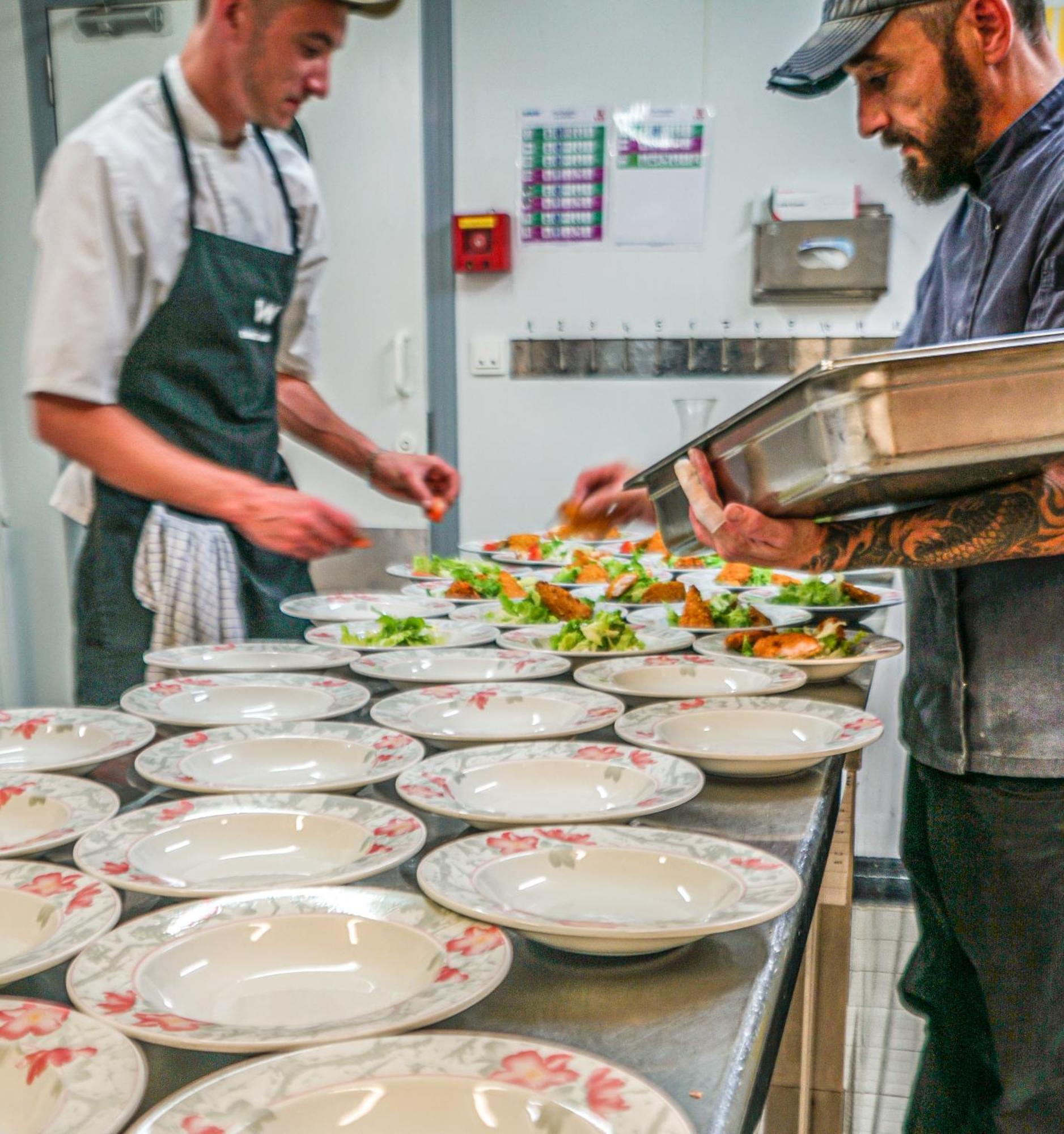 Hotel-Restaurant Domaine De La Grande Garenne Neuvy-sur-Barangeon ภายนอก รูปภาพ