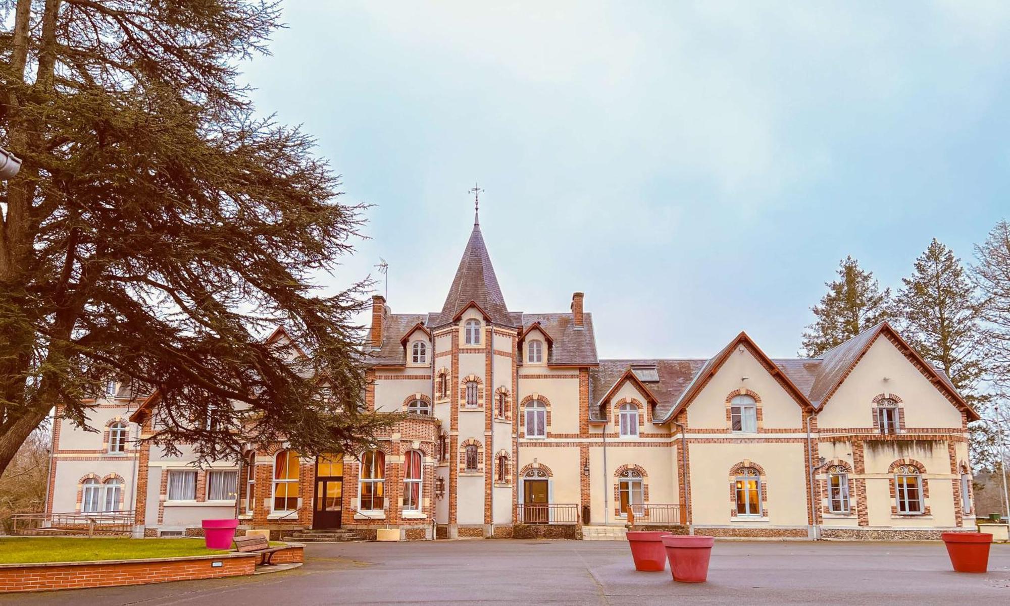 Hotel-Restaurant Domaine De La Grande Garenne Neuvy-sur-Barangeon ภายนอก รูปภาพ