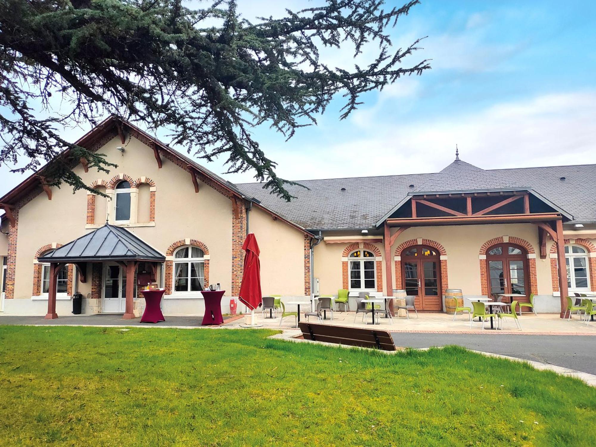 Hotel-Restaurant Domaine De La Grande Garenne Neuvy-sur-Barangeon ภายนอก รูปภาพ